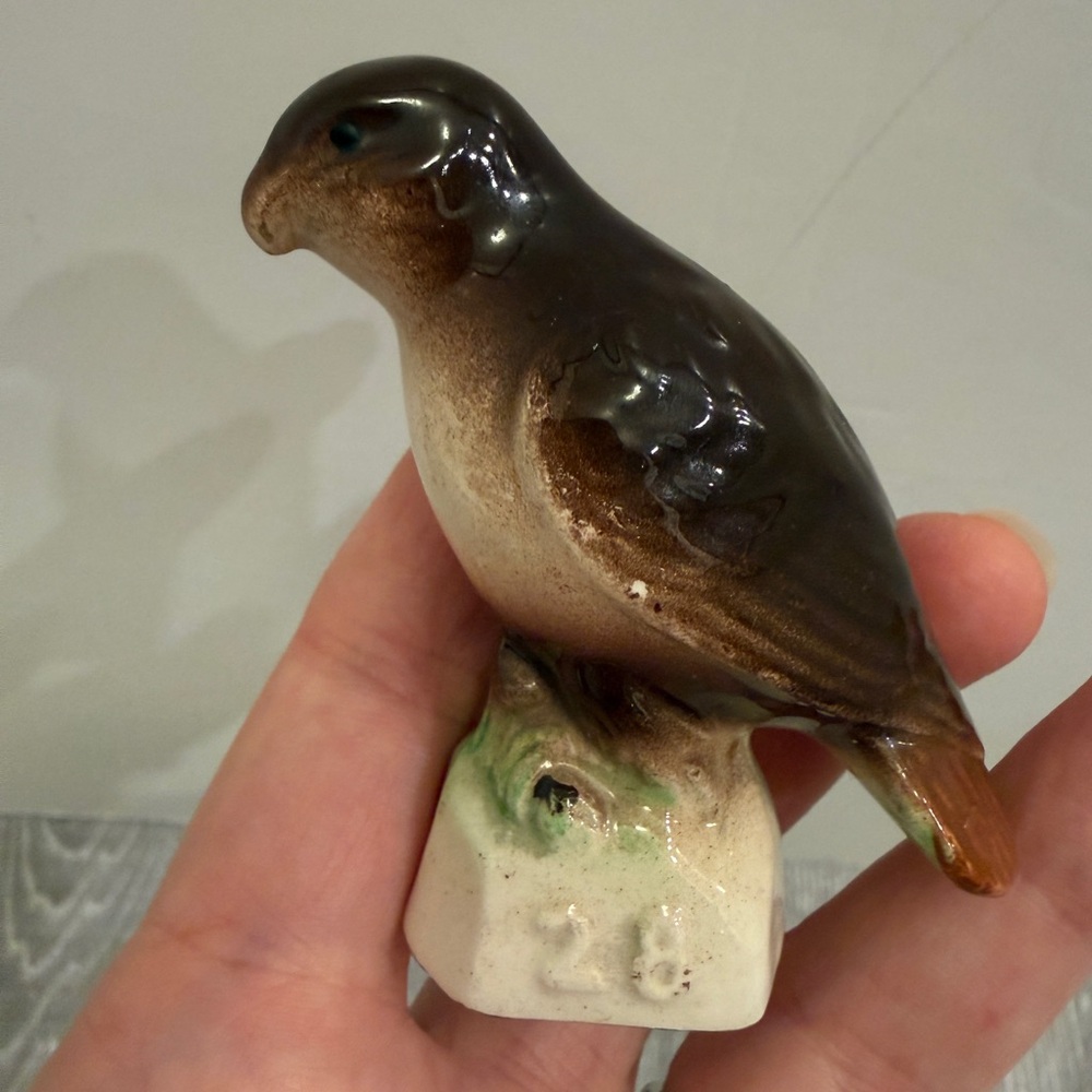 Vintage semi porcelain red tailed hawk (#28)